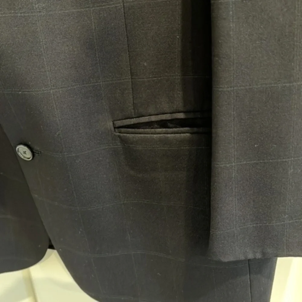 Halston 2 Button Wool Blazer - Picture 5 of 7